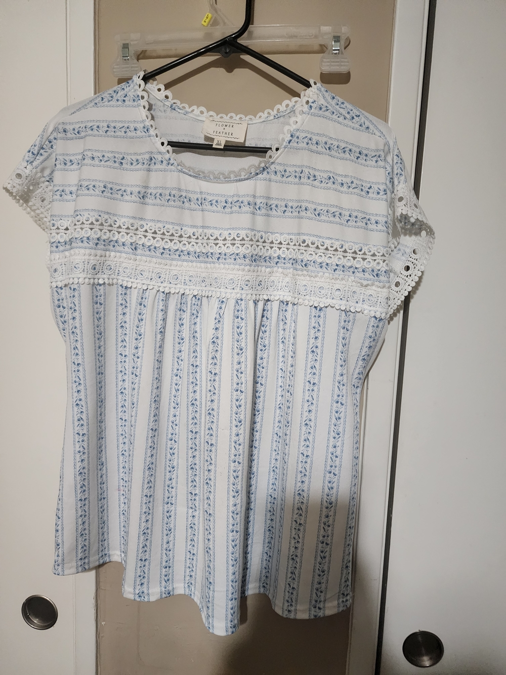 Treasure & Bond White and Light Blue Lace Trim Short Sleeve Top